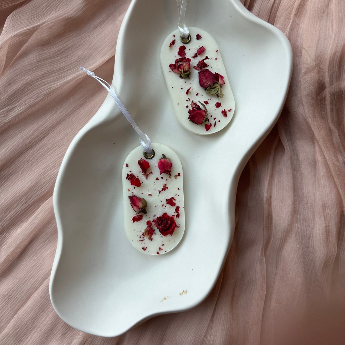 odorizant-pentru-dulap-din-ceara-parfumata-trandafir-frezie-paciuli