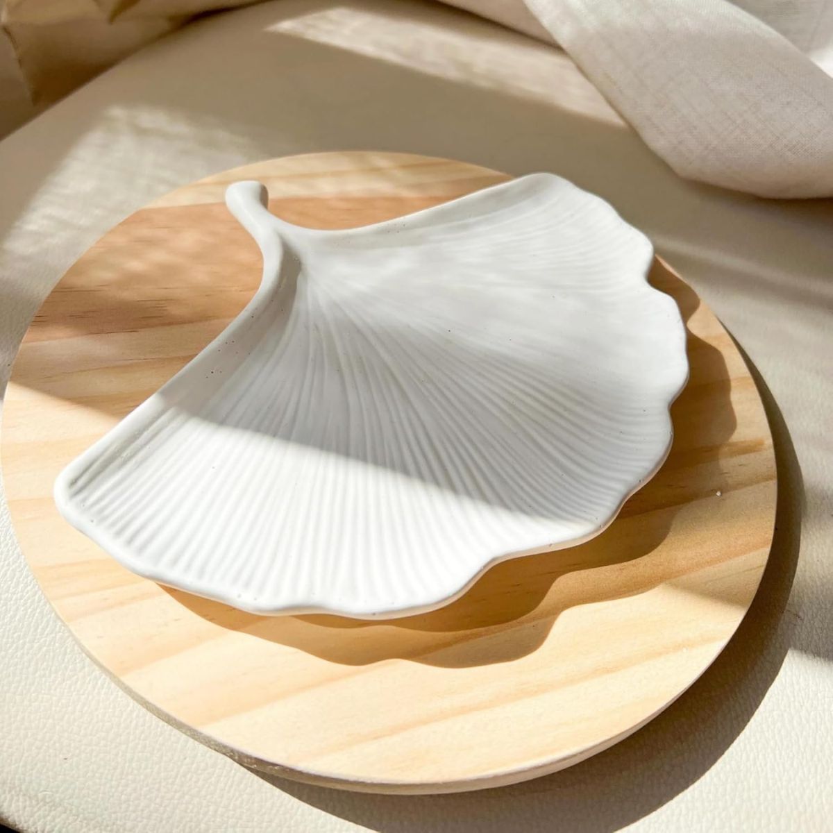 tava-decorativa-din-ceramica-ginkgo