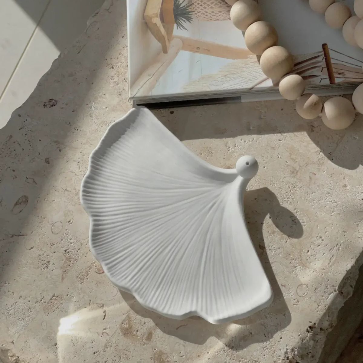 tava-decorativa-din-ceramica-ginkgo