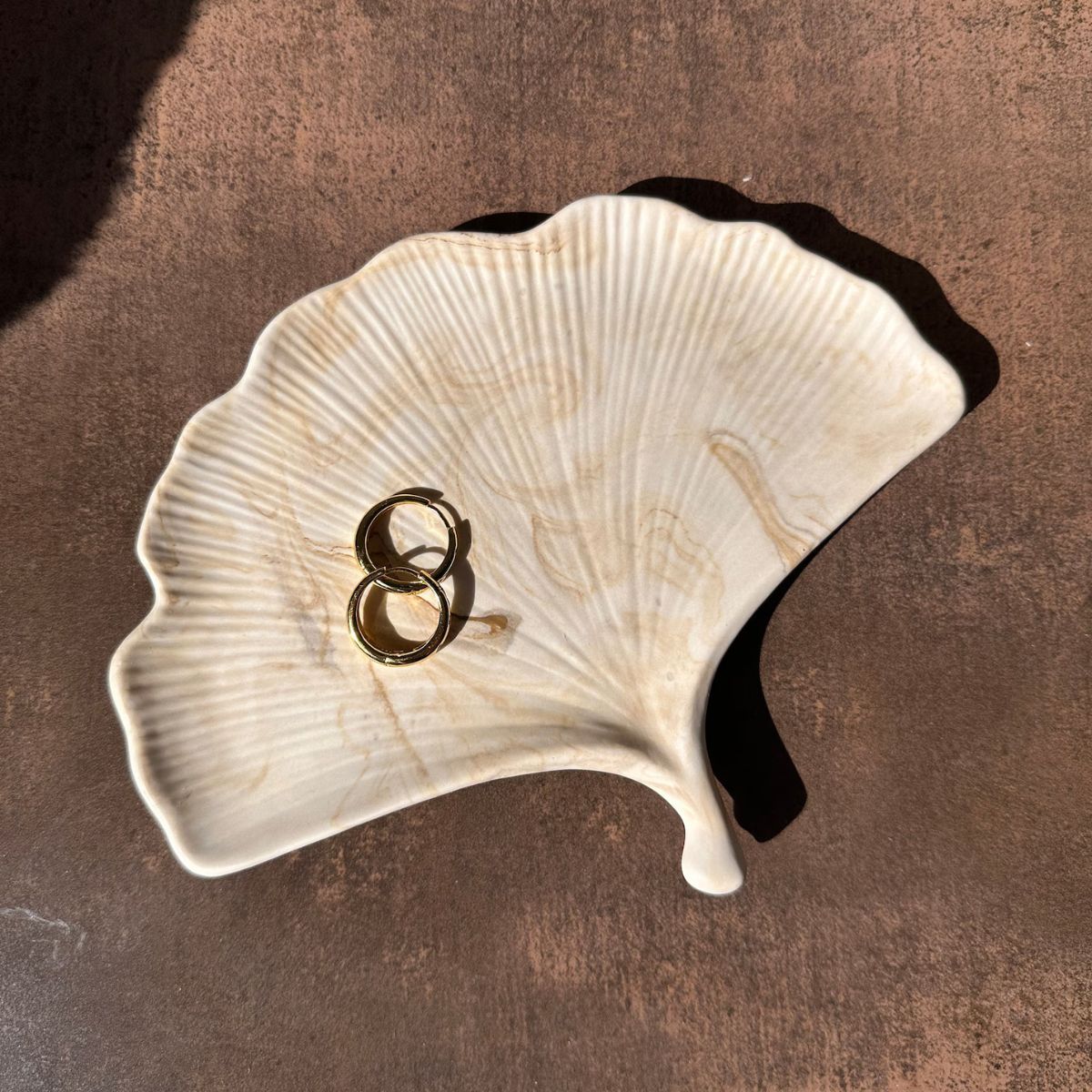 tava-decorativa-din-ceramica-ginkgo