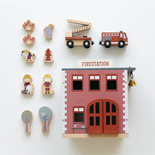 Sectie de pompieri cu figurine din lemn - Extensie Little Railway - Little Dutch - ziani.ro ziani.ro Little Dutch